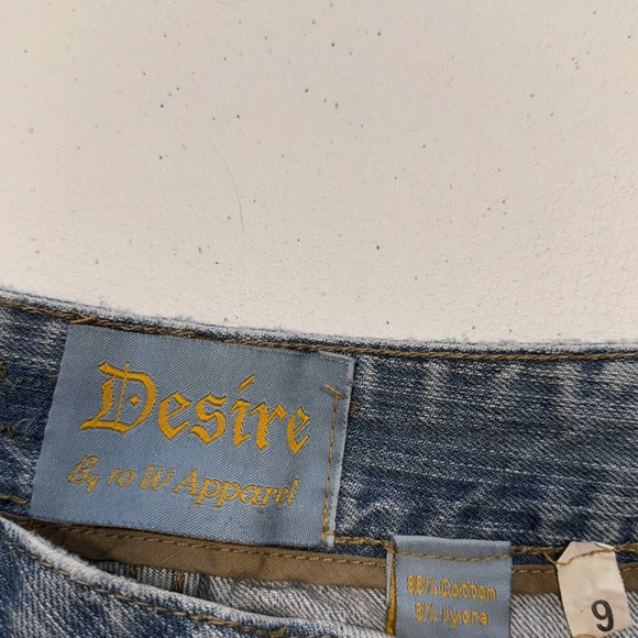 Desire distressed Jean shorts. Junior size 9. Comparable to so 4 in women’s - Picture 3 of 3